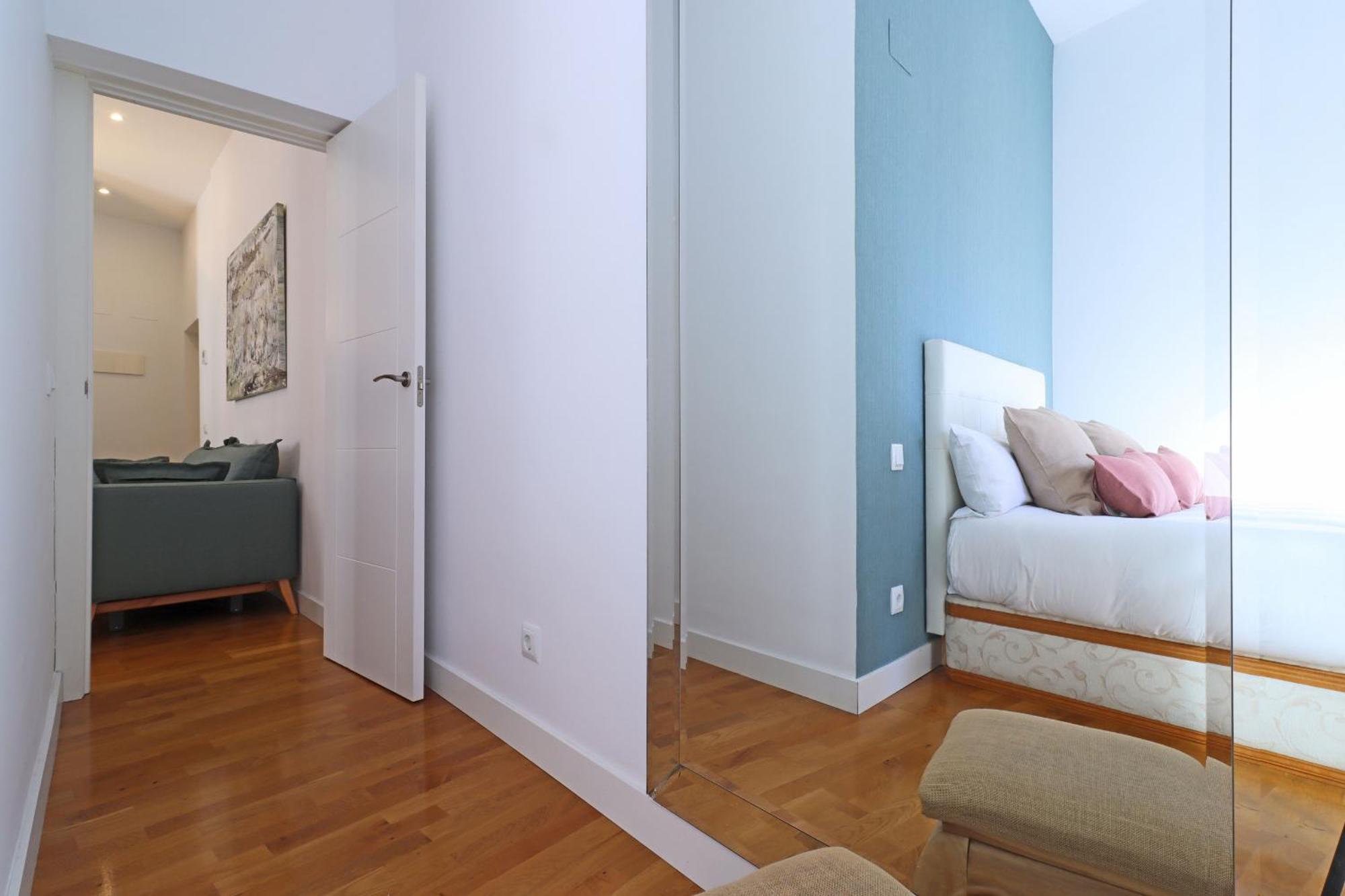 Chueca Suites Мадрид Екстериор снимка
